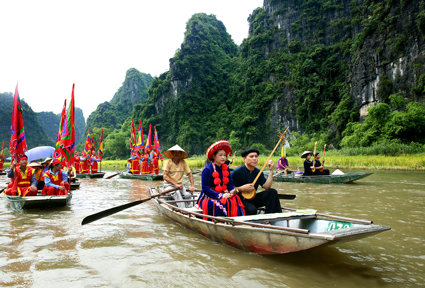 Hoạt động văn hóa tại Di sản Tràng An trong Tuần lễ du lịch Ninh Bình năm 2018.