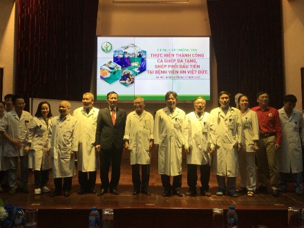 Các bác sĩ bệnh viện Việt Đức và Trung tâm điều phối ghép tạng Quốc gia.