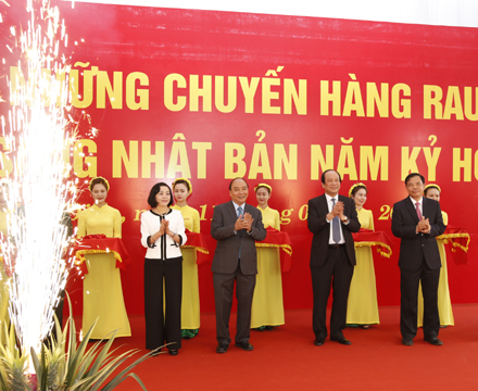 Thủ tướng Chính phủ Nguyễn Xuân Phúc tham dự lễ xuất những chuyến hàng đầu tiên sang Nhật Bản của công ty CPTPXK Đồng Giao.