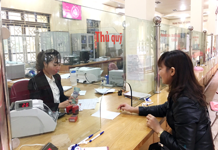 Giao dịch tại Ngân hàng Nông nghiệp và Phát triển nông thôn chi nhánh Kim Sơn.