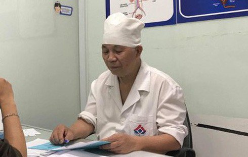 BS Nguyễn Quang Cừ - Bệnh viện An Việt chia sẻ về thói quen xấu ở giới trẻ tạo sỏi.