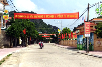 Đường giao thông ở xã Yên Thành (Yên Mô) được đổ bê tông rộng rãi, thuận lợi cho sản xuất và dân sinh.