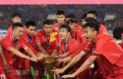 Tuyển Việt Nam với chức vô địch AFF Cup 2018. (Ảnh: Trọng Đạt/TTXVN)
