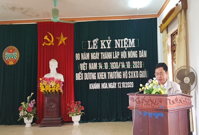 Đồng chí: Đào Duy Thắng, Bí thư BCH Đảng ủy phát biểu chúc mừng Hội Nông dân xã Khánh Hòa.