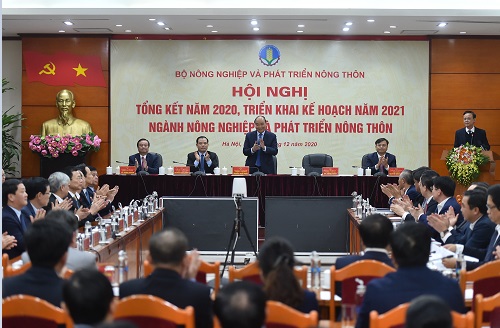 Thủ tướng Nguyễn Xuân Phúc dự Hội nghị trực tuyến tổng kết ngành NN&PTNT năm 2020, triển khai kế hoạch năm 2021. Ảnh: VGP/Quang Hiếu