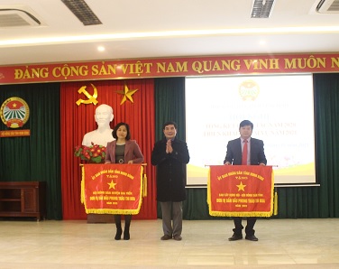 Hội Nông dân dân huyện Gia Viễn vinh dự được UBND tỉnh tặng Cờ Đơn vị dẫn đầu phong trào thi đua khối Hội Nông dân các huyện, thành phố trong tỉnh.