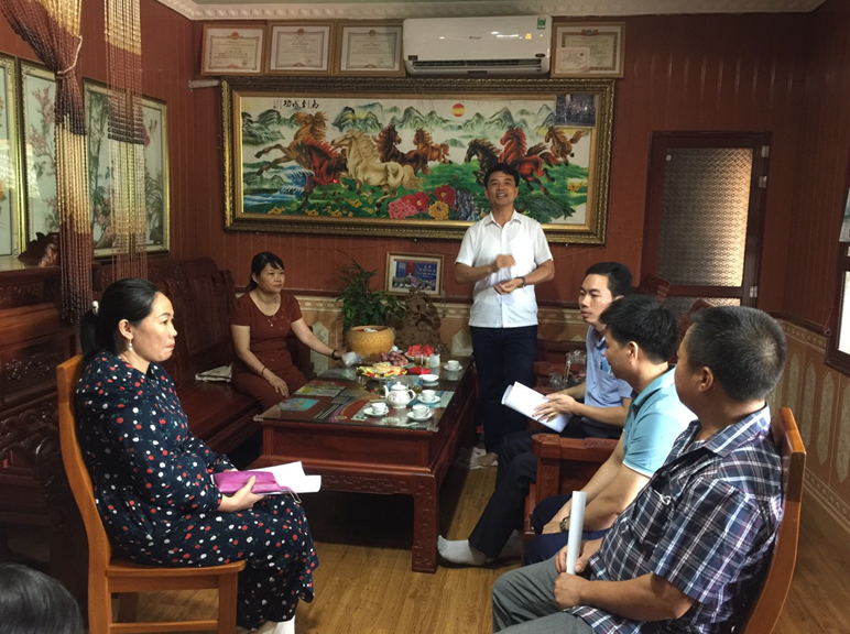 Giải ngân Quỹ hỗ trợ nông dân tại hộ Phạm Hữu Tình, hội viên nông dân xã Khánh Thiện ( Yên Khánh).
