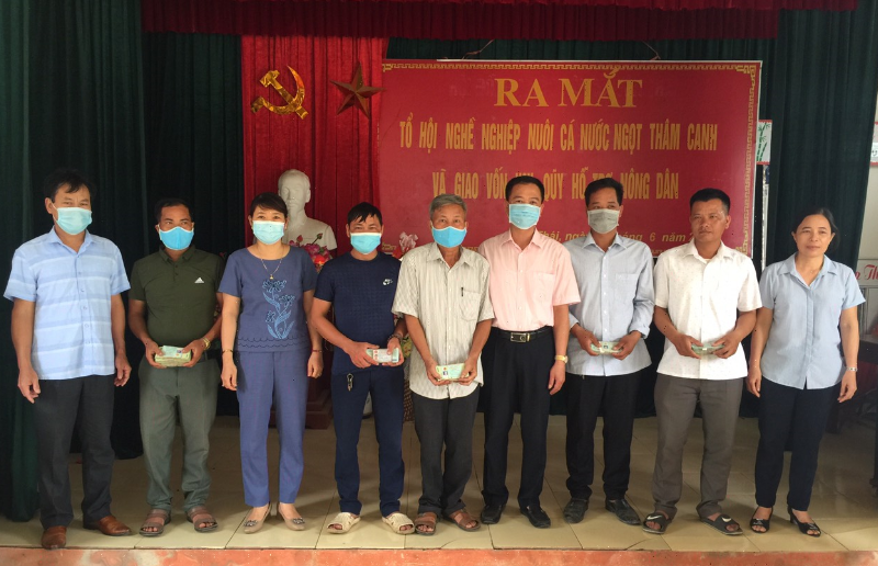 Hội Nông dân tỉnh giao vốn QHTND cho hội viên nông dân.