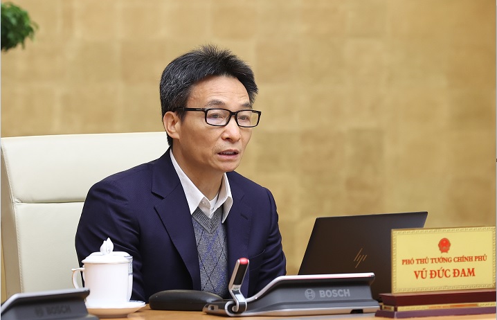 Phó Thủ tướng Vũ Đức Đam đề nghị Bộ Y tế cần khẩn trương hoàn thành các thủ tục cấp phép sản xuất để sớm đưa thuốc kháng virus thành phổ biến, người dân được dễ dàng tiếp cận thuận lợi.