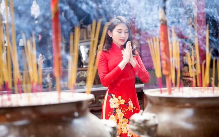 ĐẦU  XUÂN  ĐI  LỄ  CHÙA……