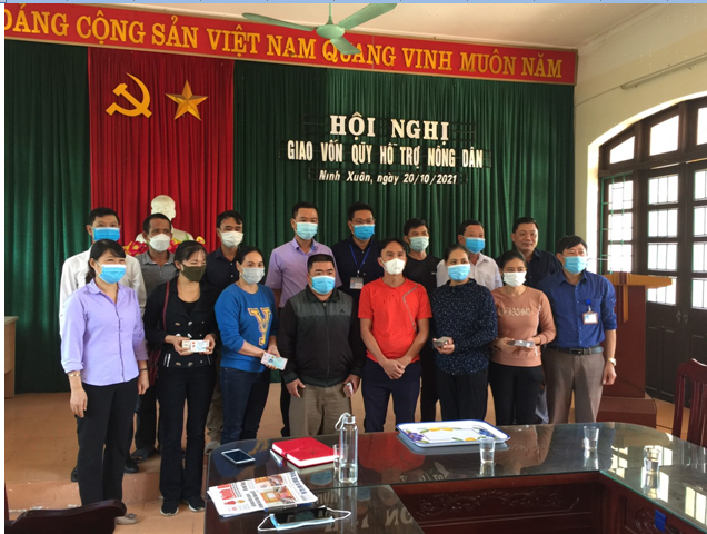 Hội Nông dân tỉnh Ninh Bình tổ chức giải ngân nguồn vốn cho hội viên nông dân xã Ninh Xuân (Hoa Lư).