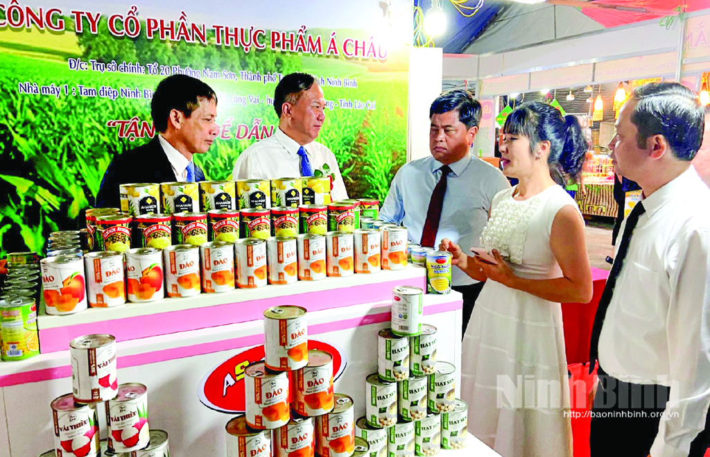 Gian hàng của Công ty cổ phần Thực phẩm Á Châu tham gia hội chợ.